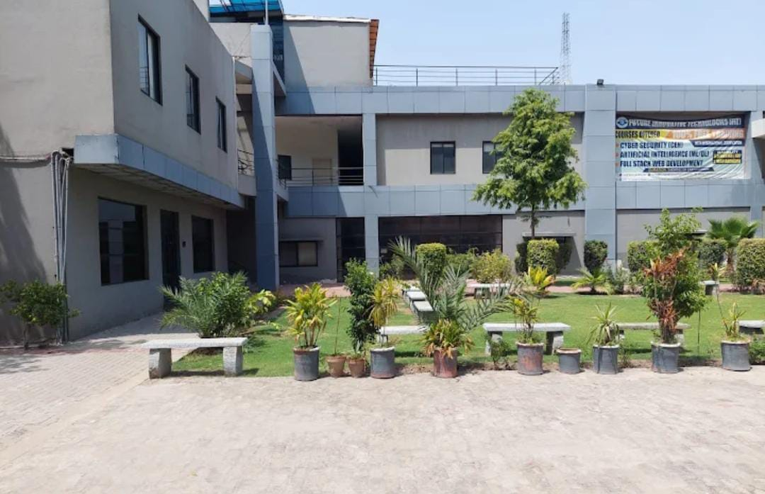 FIT Campus courtyard