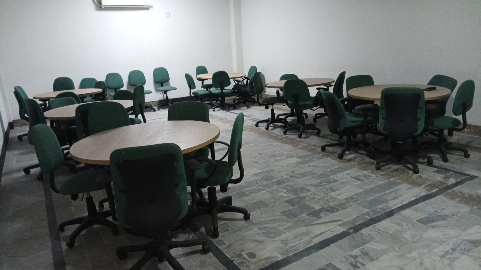 FIT classroom with round tables and chairs